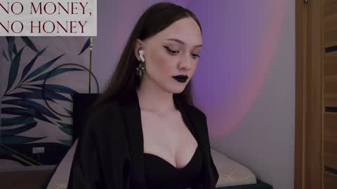 Snapshot of sirenaswhisper chatting on 15, 5, 2026 Goddess Sirena online show from 15, 5, 2026