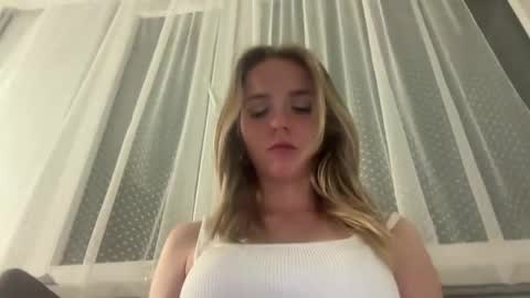 Snapshot of sisi_bunny chatting on 11, 5, 2026 Sisi Bunny online show from 11, 5, 2026