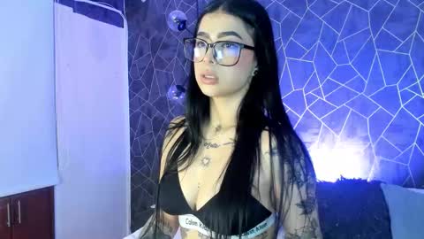 Snapshot of skailyn_angels chatting on 19, 11, 2025 SKAILYN ANGELS online show from 19, 11, 2025