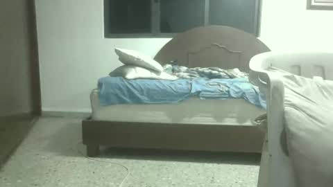 Snapshot of skanky_little_dolls chatting on 5, 11, 2025 skanky_little_dolls online show from 5, 11, 2025