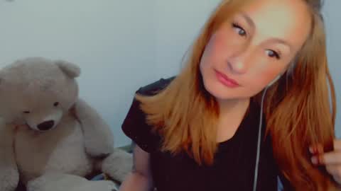 Snapshot of skarlett2072 chatting on 12, 12, 2024 Arlett online show from 12, 12, 2024
