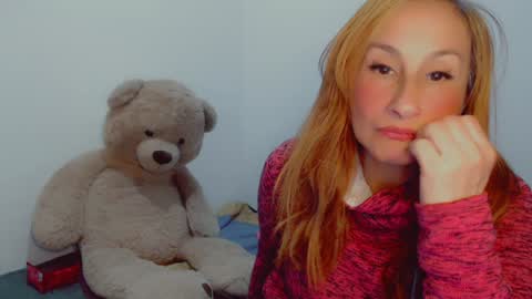 Snapshot of skarlett2072 chatting on 16, 12, 2024 Arlett online show from 16, 12, 2024