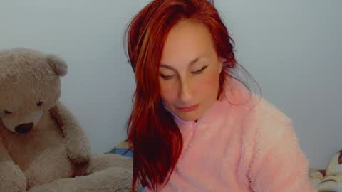 Snapshot of skarlett2072 chatting on 4, 1, 2025 Arlett online show from 4, 1, 2025