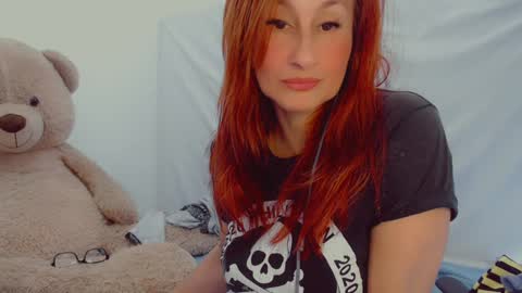 Snapshot of skarlett2072 chatting on 1, 2, 2025 Arlett online show from 1, 2, 2025