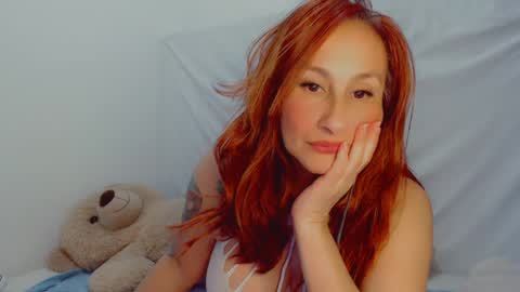 Snapshot of skarlett2072 chatting on 2, 2, 2025 Arlett online show from 2, 2, 2025