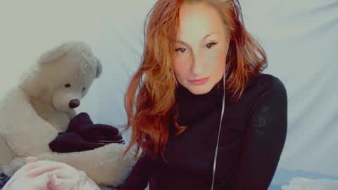 Snapshot of skarlett2072 chatting on 28, 2, 2025 Arlett online show from 28, 2, 2025