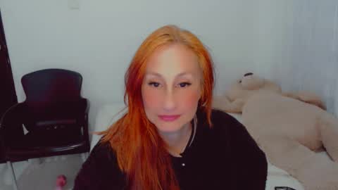 Snapshot of skarlett2072 chatting on 18, 9, 2025 Arlett online show from 18, 9, 2025