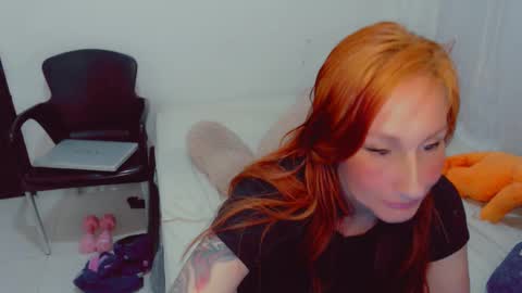 Snapshot of skarlett2072 chatting on 22, 9, 2025 Arlett online show from 22, 9, 2025
