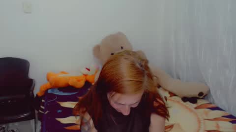 Snapshot of skarlett2072 chatting on 15, 10, 2025 Arlett online show from 15, 10, 2025