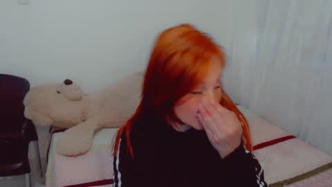 Snapshot of skarlett2072 chatting on 25, 10, 2025 Arlett online show from 25, 10, 2025