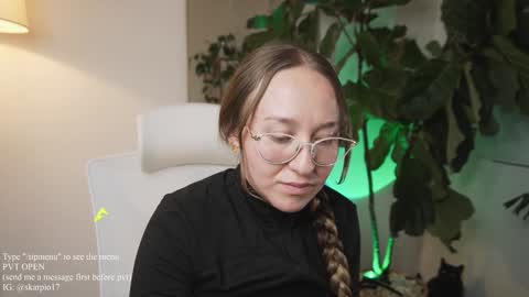 Im Scarlett  ONLINE  5pm-10pm NYC time  online show from 3, 12, 2024