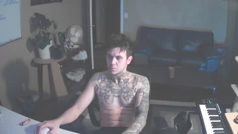 Snapshot of skateboardskate chatting on 4, 12, 2024 Skateboard online show from 4, 12, 2024