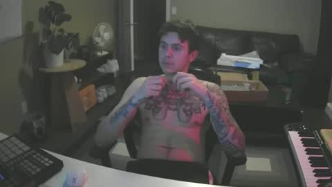 Snapshot of skateboardskate chatting on 21, 12, 2024 Skateboard online show from 21, 12, 2024