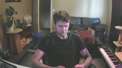Snapshot of skateboardskate chatting on 1, 1, 2025 Skateboard online show from 1, 1, 2025