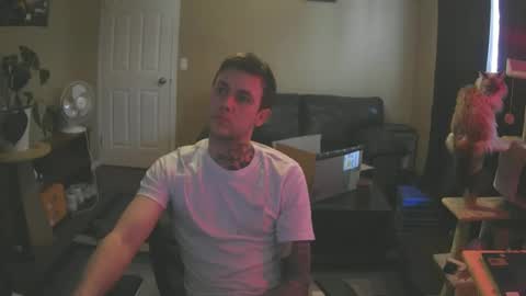 Snapshot of skateboardskate chatting on 1, 2, 2025 Skateboard online show from 1, 2, 2025