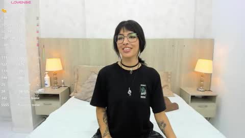 Emily Rojas online show from 28, 9, 2025