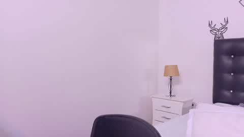 skinny_hottie18 online show from 7, 1, 2025