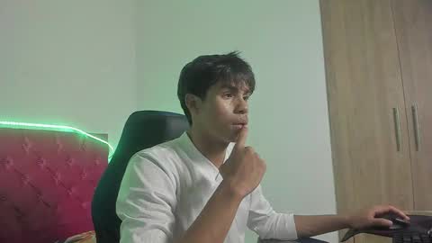 Snapshot of skinny_sam23 chatting on 23, 4, 2026 sam online show from 23, 4, 2026
