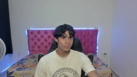 Snapshot of skinny_sam23 chatting on 25, 5, 2026 sam online show from 25, 5, 2026