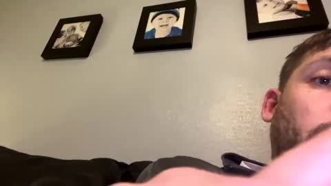 Snapshot of skuzzy25 chatting on 8, 3, 2025 skuzzy25 online show from 8, 3, 2025