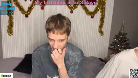 Snapshot of sky_hunter chatting on 14, 12, 2025 sky_hunter online show from 14, 12, 2025