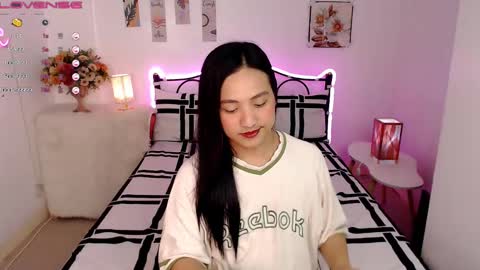 Queen Cyrine online show from 13, 2, 2025