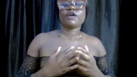 Snapshot of slim_thick12 chatting on 11, 11, 2025 Tems online show from 11, 11, 2025