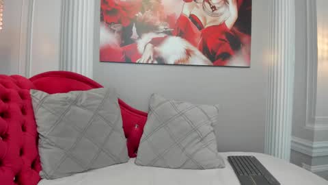 Paola  online show from 5, 2, 2025