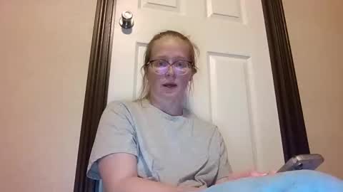 Snapshot of slutty_redhead3 chatting on 19, 10, 2025 Slutty redhead3 online show from 19, 10, 2025