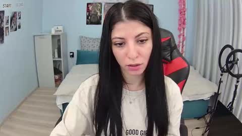 small_horny_girl online show from 29, 10, 2025