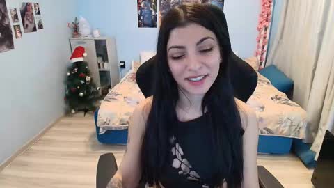 small_horny_girl online show from 17, 12, 2025