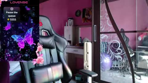 smile_cute_fox online show from 6, 4, 2026