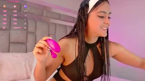 Snapshot of smiling__girl chatting on 16, 6, 2026 online show from 16, 6, 2026