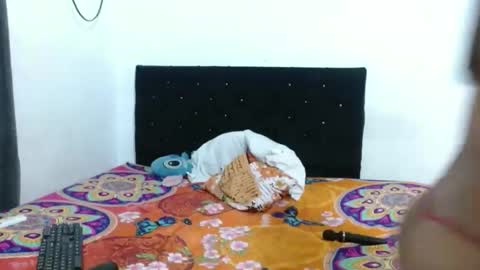 Smith y Mia online show from 3, 2, 2026