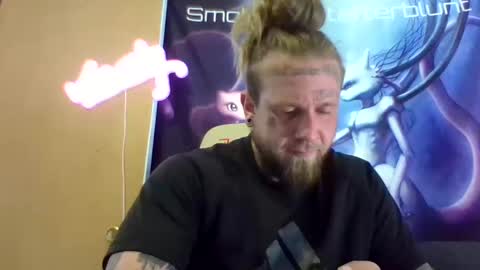 Snapshot of smokebluntafterblunt chatting on 25, 5, 2026 smoke online show from 25, 5, 2026