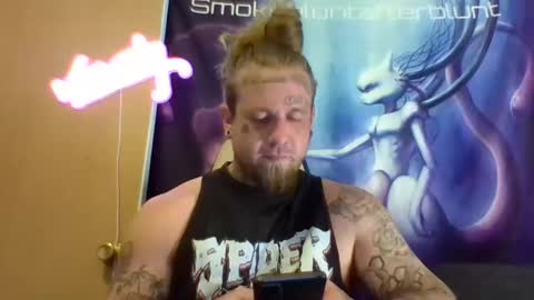 Snapshot of smokebluntafterblunt chatting on 28, 5, 2026 smoke online show from 28, 5, 2026