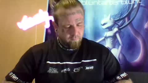 Snapshot of smokebluntafterblunt chatting on 29, 5, 2026 smoke online show from 29, 5, 2026