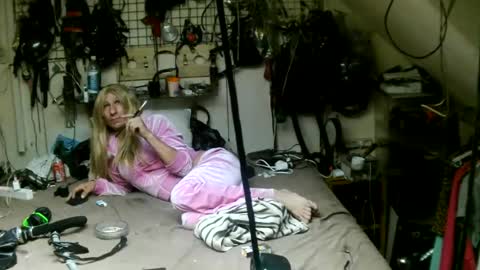 smokeslut365 online show from 31, 7, 2026