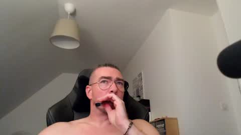 Snapshot of smoothie987987 chatting on 4, 8, 2026 AllDayIDream online show from 4, 8, 2026