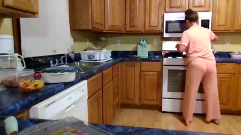 Snapshot of smoothmove1215 chatting on 21, 10, 2025 smoothmove1215 online show from 21, 10, 2025