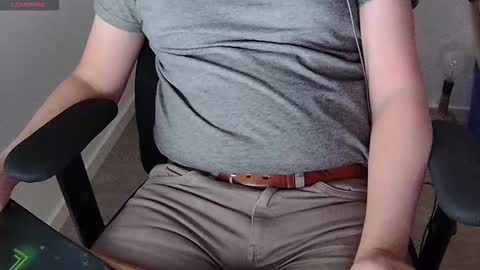 Snapshot of sneakybill82 chatting on 21, 11, 2025 Sneakybill online show from 21, 11, 2025