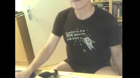 Snapshot of sneaxfreund chatting on 6, 2, 2025 sneaxfreund online show from 6, 2, 2025