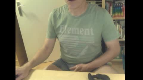 Snapshot of sneaxfreund chatting on 2, 3, 2025 sneaxfreund online show from 2, 3, 2025