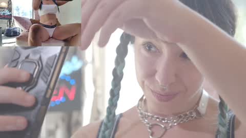 Sofi Mora online show from 13, 10, 2025