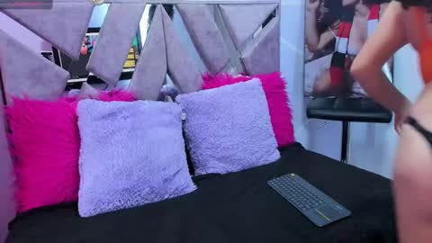 Sofi Noa online show from 6, 2, 2025