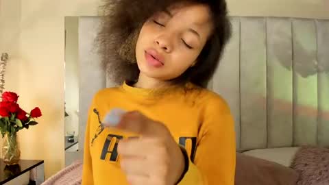 Snapshot of sofia_kay_ chatting on 8, 7, 2026 S O F I A online show from 8, 7, 2026