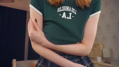 Hi My name is Sofia Welcome to my room Please thumbs up - its important online show from 26, 11, 2025