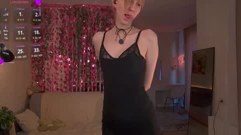 Sofia Help me overcome shynes with 100 thumbs up online show from 16, 2, 2026