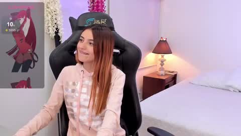 Sofia  Help me reach 5K followers  online show from 6, 3, 2025