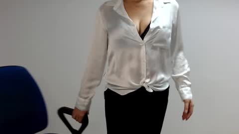 Sofie Velvet online show from 6, 2, 2025